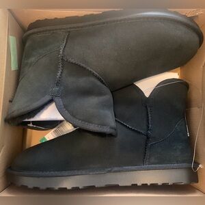 SHEARLING SCALLOPED EDGE BOOTS